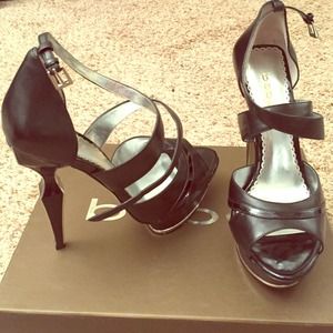 💗🔥GORGEOUS bebe heels!!🔥💗