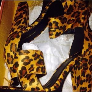 Chunky leopard heels