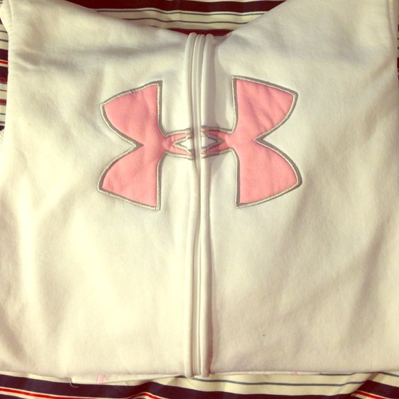 🎀White and pink under armour hoodie🎀💞