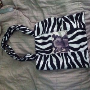 Gwen Stefani zebra tote