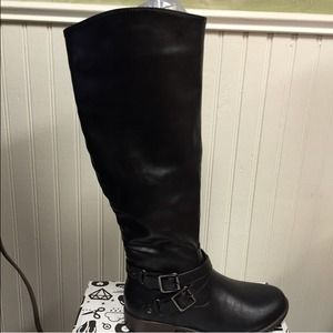 Black riding boots