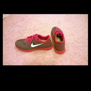 Nike free 4.0 running shoes
