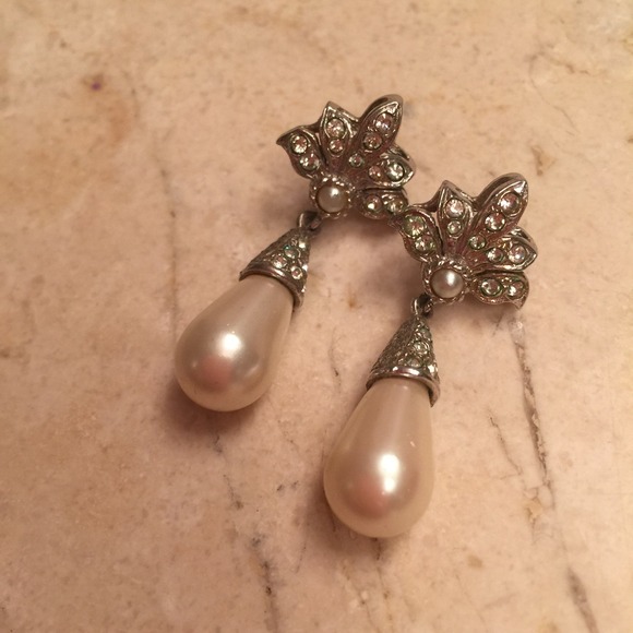 Fleur de lis Italian pearl teardrop earrings