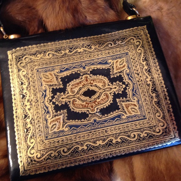 Vintage Handbags - 💕HP💕Gorgeous leather vintage handbag!