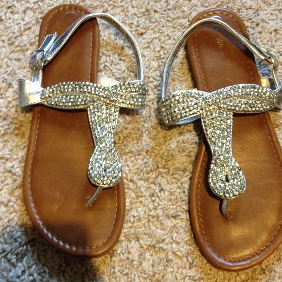 Cherokee Shoes - Cherokee silver t strap sandals