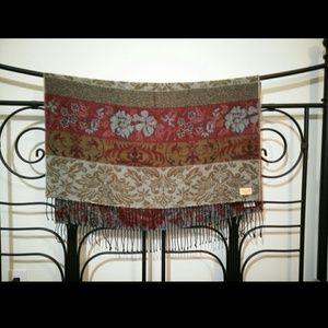 NWOT Warm Shawl Gray and Red Made in Italy