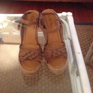 MIA wedges Sz 7.5