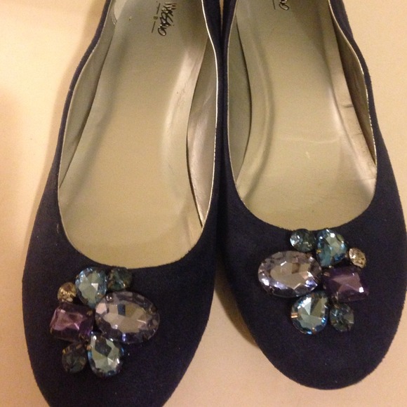 Blue jewels flats