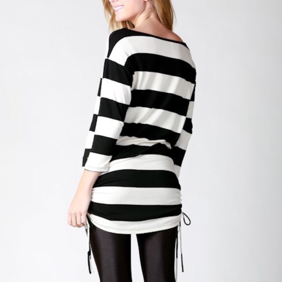 The NEBRASKA striped top - BLACK - Picture 2 of 4