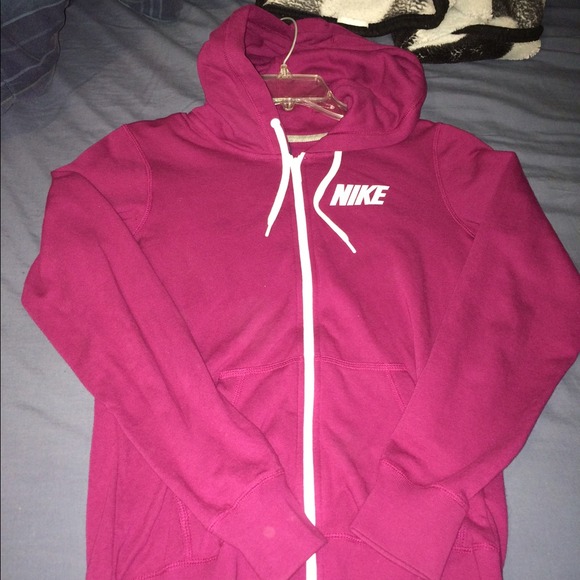 Nike hoodie as small