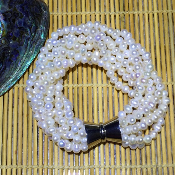 Jewelry - NWOT 9 Strand 5mm White Pearl Bracelet
