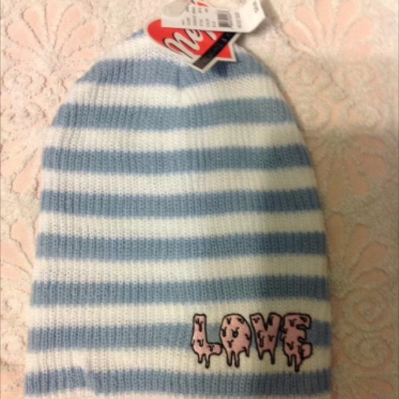 Neff Kendall & Kylie LOVE beanie