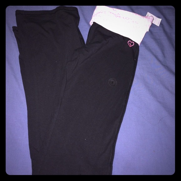 Aero new with tags boot cut sz small yoga pants.