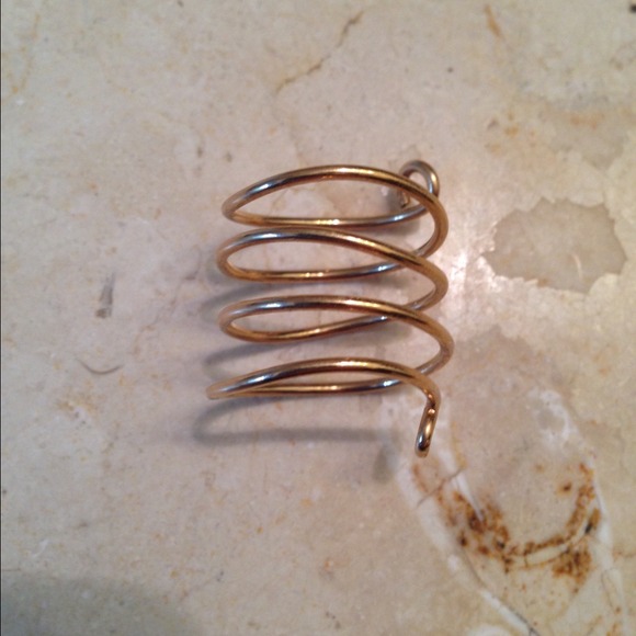 Gold ring. - Picture 3 of 3