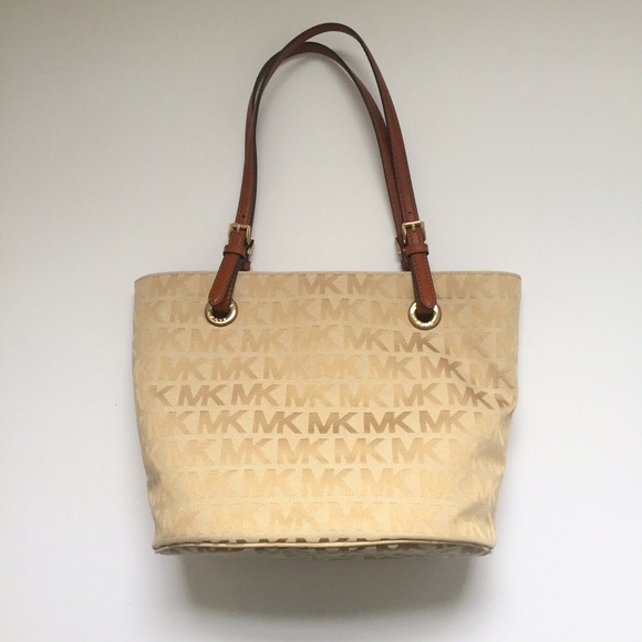 Michael Kors Handbags - Michael Kors Jet Set Tote