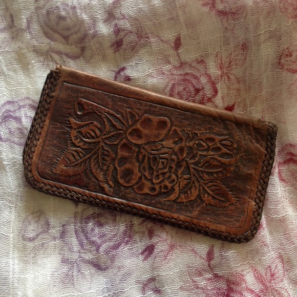 🎉 HP 12/12! Vintage Leather Checkbook - Picture 3 of 3