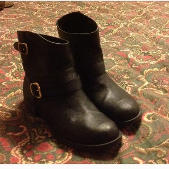 Report black ankle boots