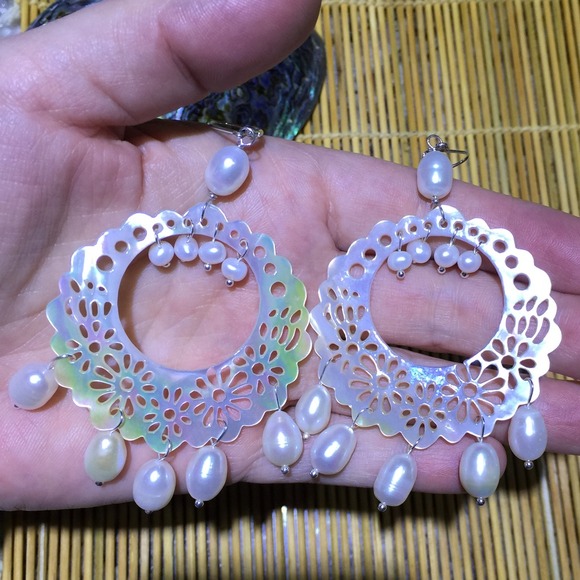 NWOT Pearl & Shell Earrings - Picture 2 of 2