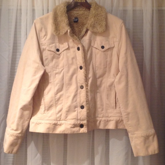 GAP Jackets & Blazers - 🎉2x HP🎉 Gap Beige Suede Sherpa Lined Jacket