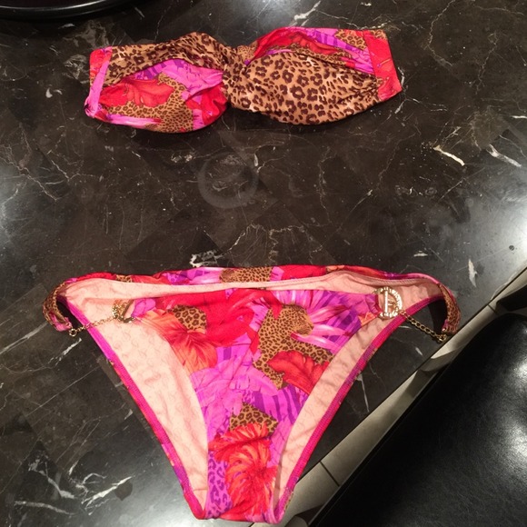 Victoria's Secret Tops - VICTORIA'S  SECRET New Bathing suit set. Strapless