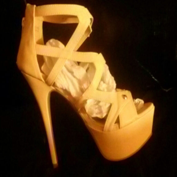 BRAND NEW IN BOX SZ9.5 SCENE BOOTIE TYPE HEELS