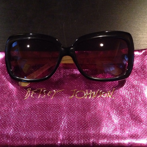 Betsy Johnson Black/Chartreuse Raven  Sunglasses