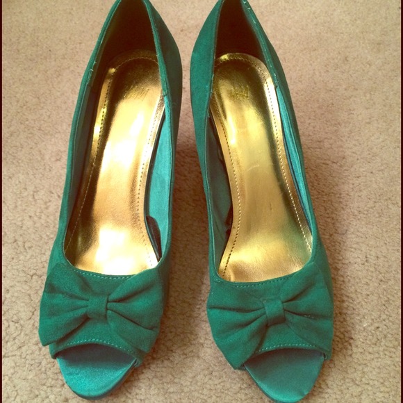 Green suede peep toe heels