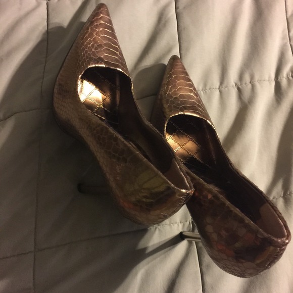Bronze pumps