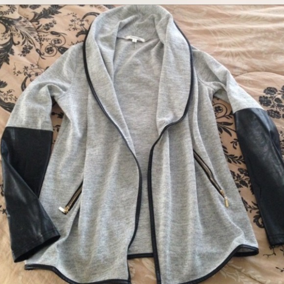 ISO this cardigan size small !!!