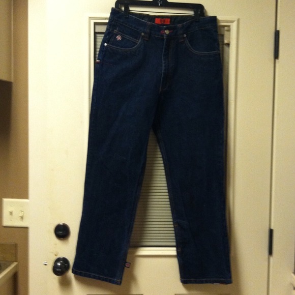 INDEPENDENT DARK WASH JEANS!!