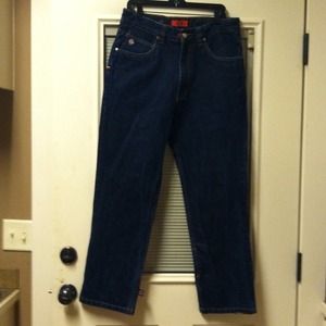 INDEPENDENT DARK WASH JEANS!!