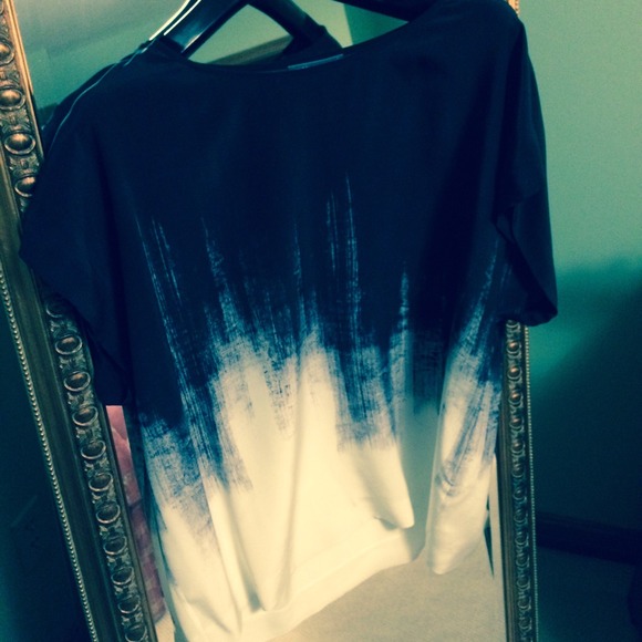 🎉HOST PICK🎉 Vince silk blouse 🚫SOLD🚫 - Picture 3 of 3