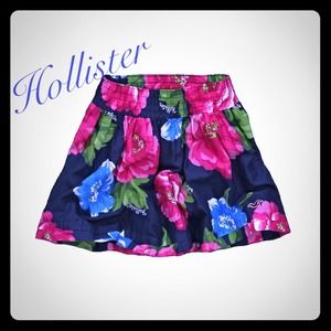 🆕 listing 🌺Hollister floral skirt 🌺