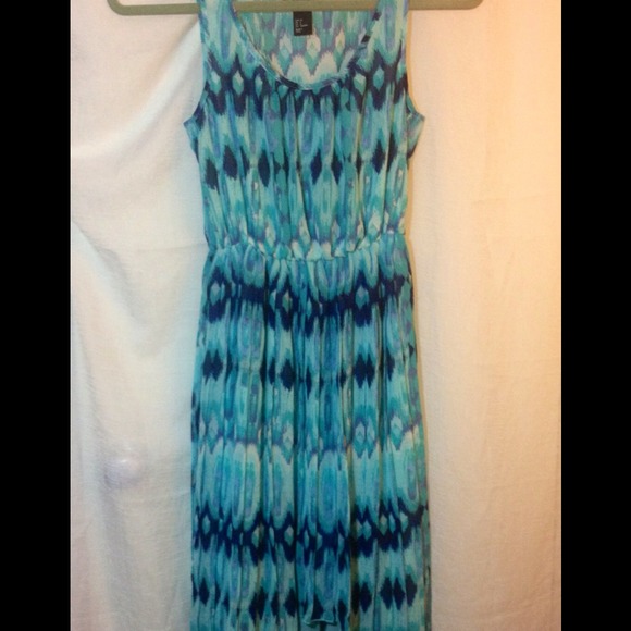 Beautiful, blue, flowy dress!