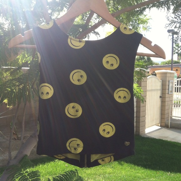 ✨kendall and kylie skull eyed smiley✨