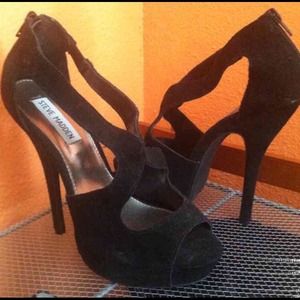 Black Steve Madden Suede Pumps