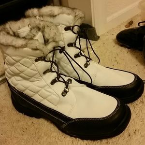 ?Snow Shoes, size 11?