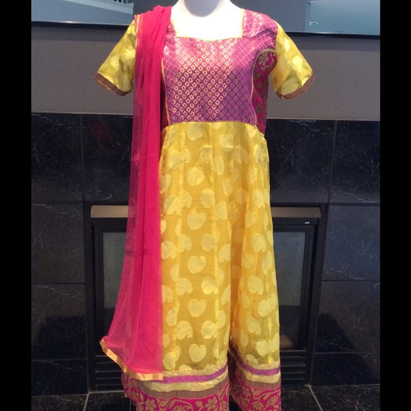 Sold - Picture 1 of 4