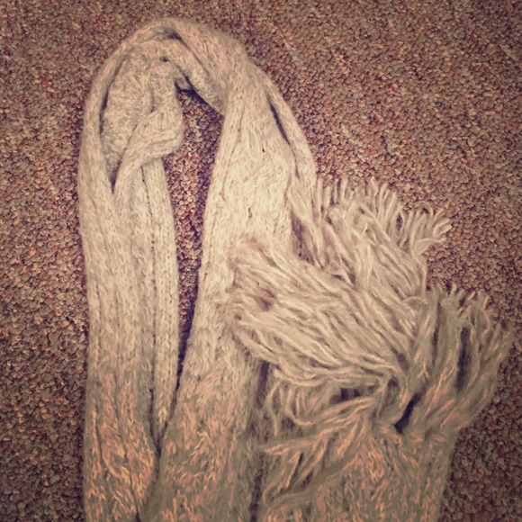 NWOT Gray Knit Aeropostale Scarf