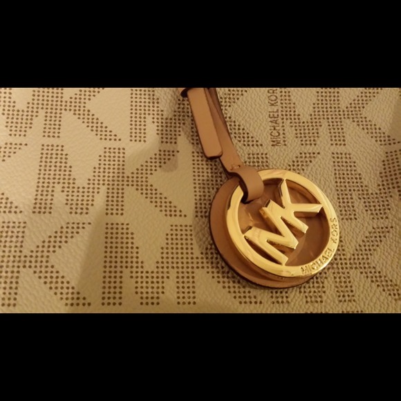 Michael Kors Large Vanilla tote - Picture 2 of 4