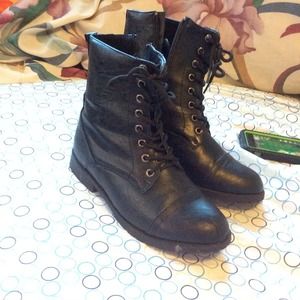 Combat boots