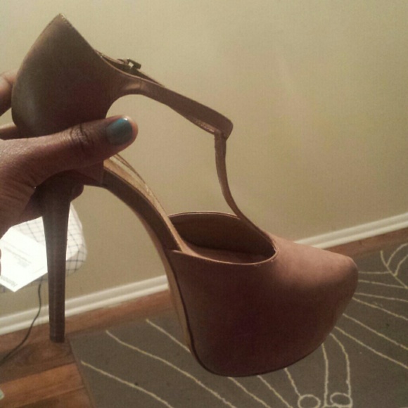 H by Halston Nadine.  Platform Pump