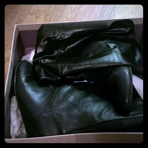 Bakers Tall Tale black boots.  Size 8.