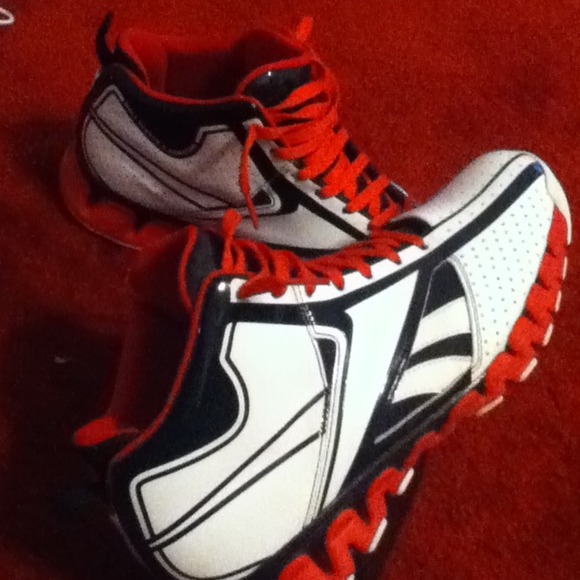 Reebok Other - Basketball shoes for men!
