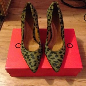 "Green" chunky heel leopard pumps