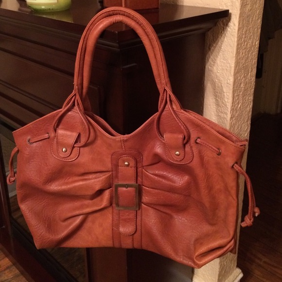 STEAL! Stylish Shoulder Bag.