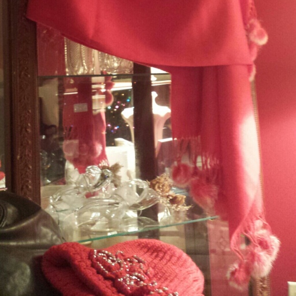 RED WRAP - Picture 2 of 4