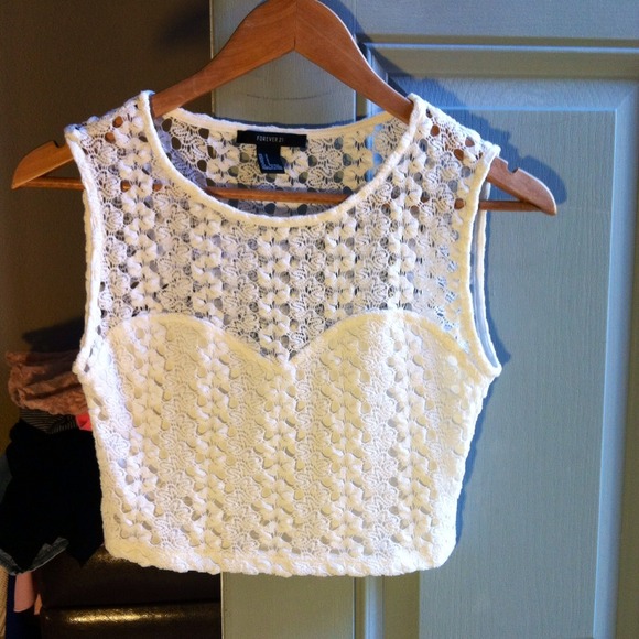 lacey white crop top🍒