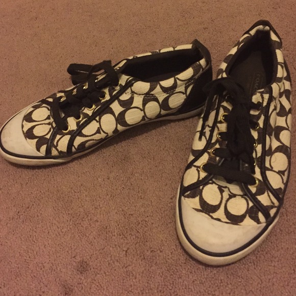 Cute coach shoes !
