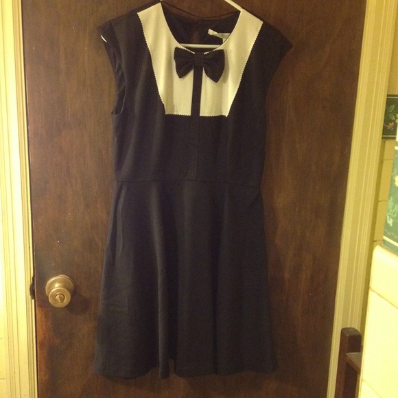 Lauren Conrad Dresses & Skirts - Adorable Bow Black and White Dress